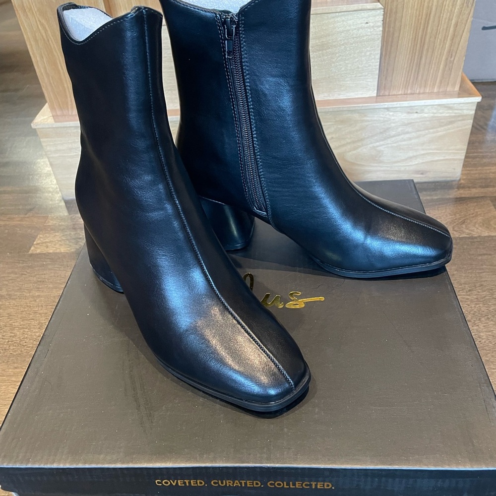 NEW!! Women’s Lulu’s Boots